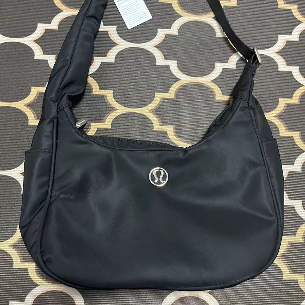 Lululemon Women's New Black Shoulder Bag